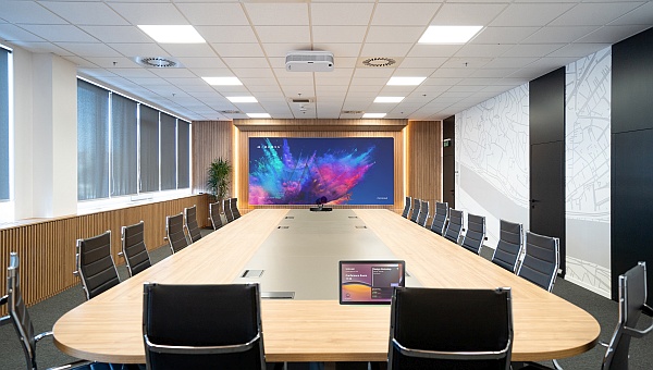 Blog artykuł miniatura Nowoczesna sala konferencyjna powinna być funkcjonalna, komfortowa i technologicznie zaawansowana.