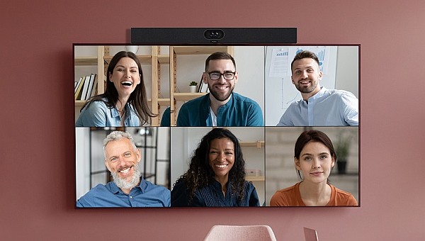 Blog miniatura Kiedy PTZ, a kiedy wideobar? Mikrofony, nagłośnienie i dobór AV do sal konferencyjnych