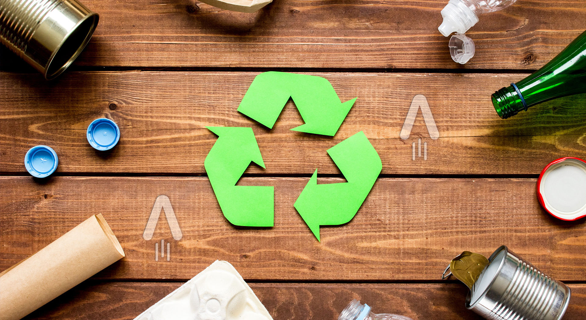 Logo Recyclling na biurku