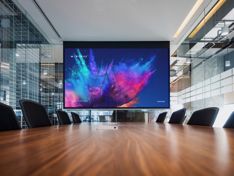 Sala konferencyjna z projktorem